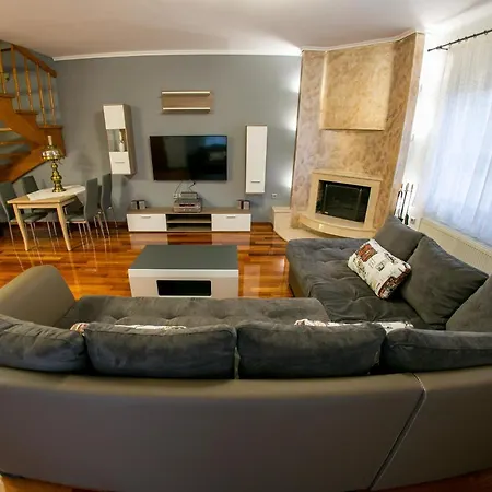 Vier Luxury House