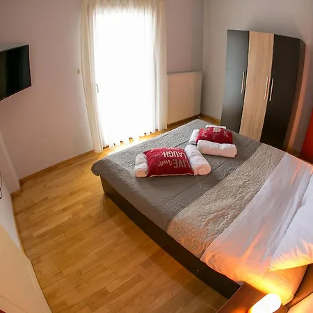 Vier Luxury House Сере